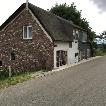 Bij ons op Vogelswerf Bed and Breakfast Heukelum Buitenkant foto