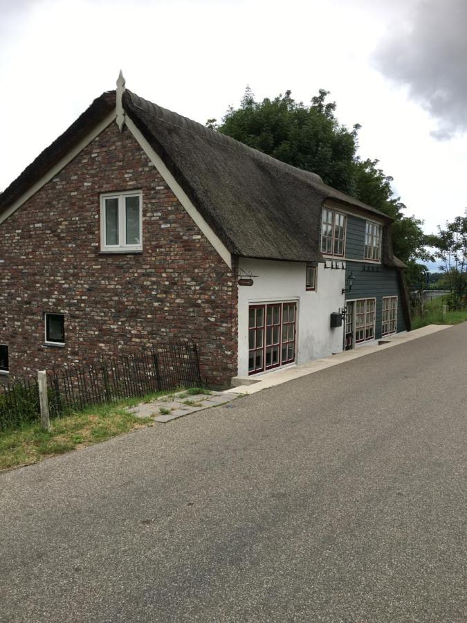 Bij ons op Vogelswerf Bed and Breakfast Heukelum Buitenkant foto